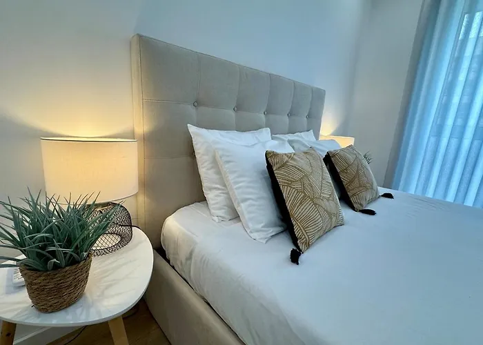 Mitihouse - Glamorous Getaway In Коимбра